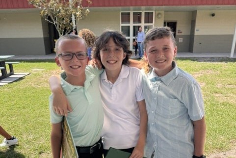 5th Grade Buddies - <p>We are so proud of all our 5th grade Otters! We had a wonderful ceremony as we celebrated our 5th graders moving on to Middle School. We also had returning High School Seniors lead our clap out. It was an amazing morning! We wish all the best luck to our 5th graders and graduating Seniors.&nbsp;</p>
