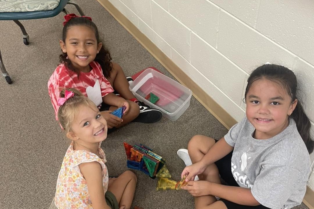 den friends - <p>Welcome Back Students! We are looking forward to an amazing year at Oakstead. Teamwork makes the Dream work!</p>